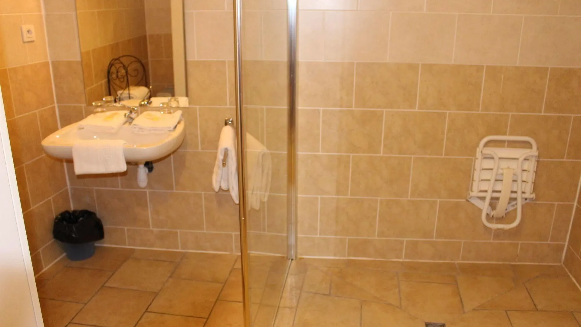 Hotel Confort 09 Ou Hc-09 타라스콩쉬르아리줴 2*,